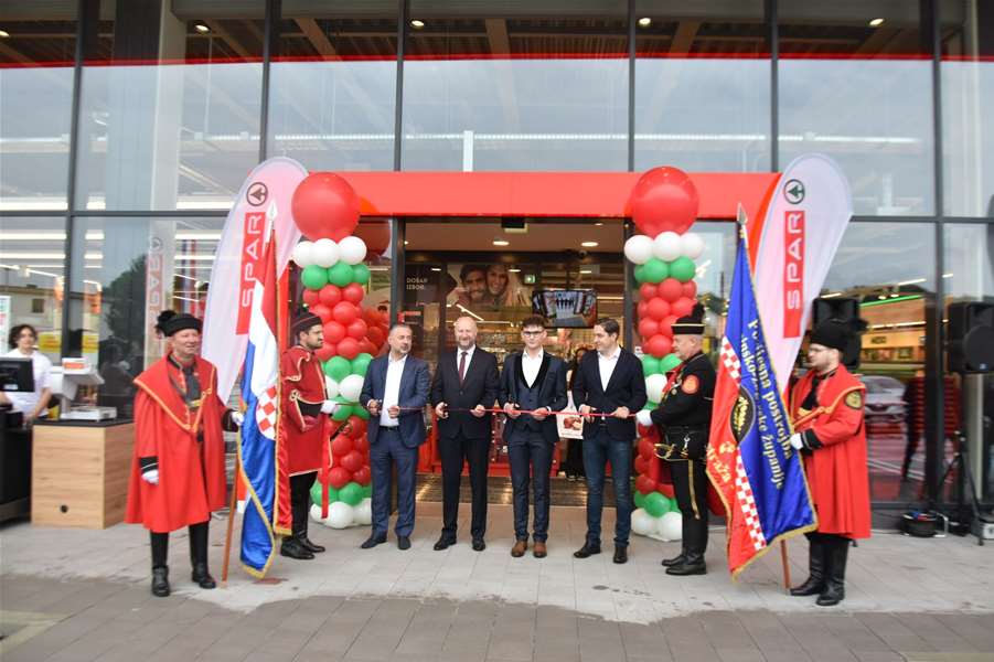 SPAR Pregrada otvorenje 01.jpg