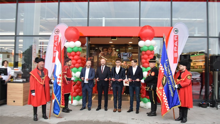 SPAR Pregrada otvorenje 01.jpg