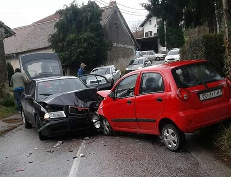 foto: Policija zaustavlja KZŽ