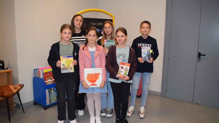 Julija Klaužer i Nika Šćukanec na nacionalno natjecanje u čitanju naglas4.JPG