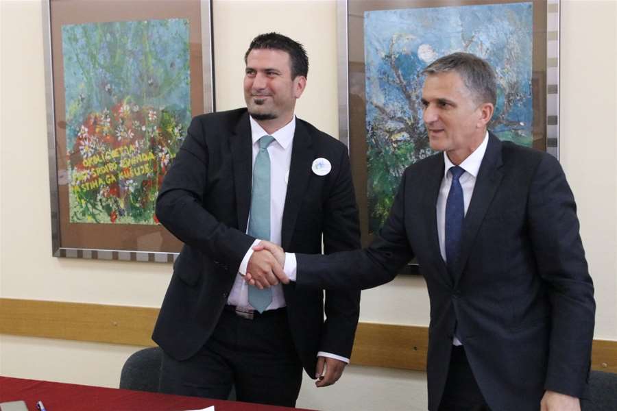 rukuju se kos i marić.JPG