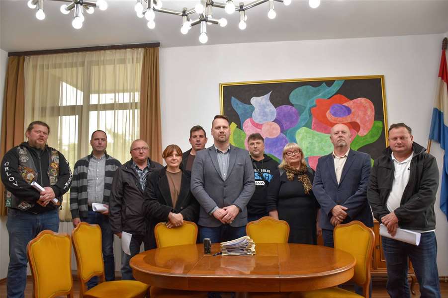 Potpisivanje ugovora (5).jpg