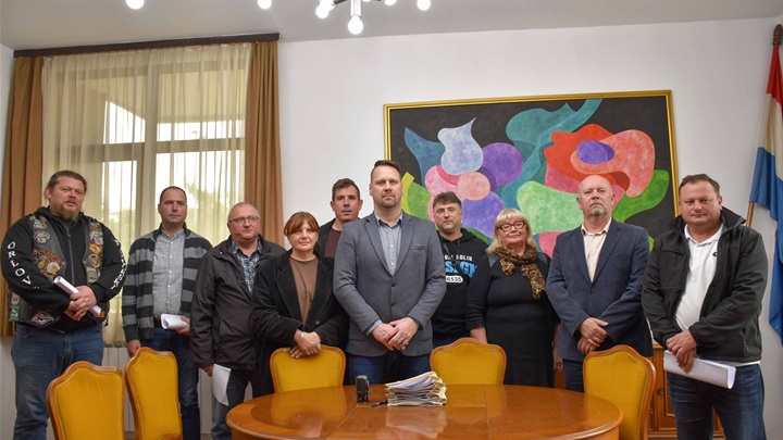 Potpisivanje ugovora (5).jpg