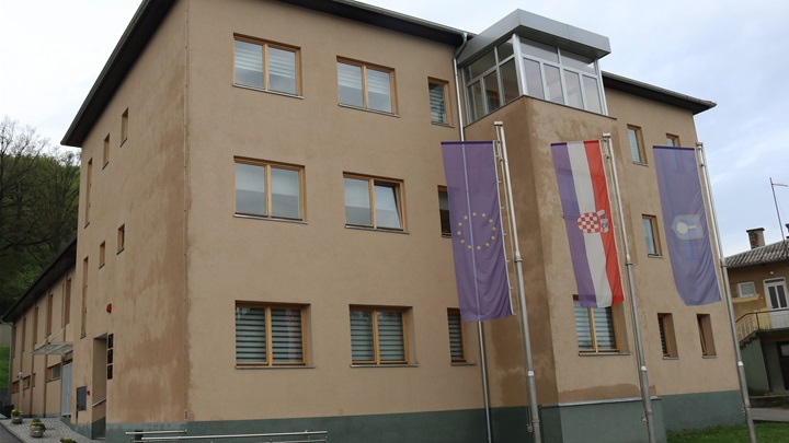 općina hum na sutli zgrada.jpg