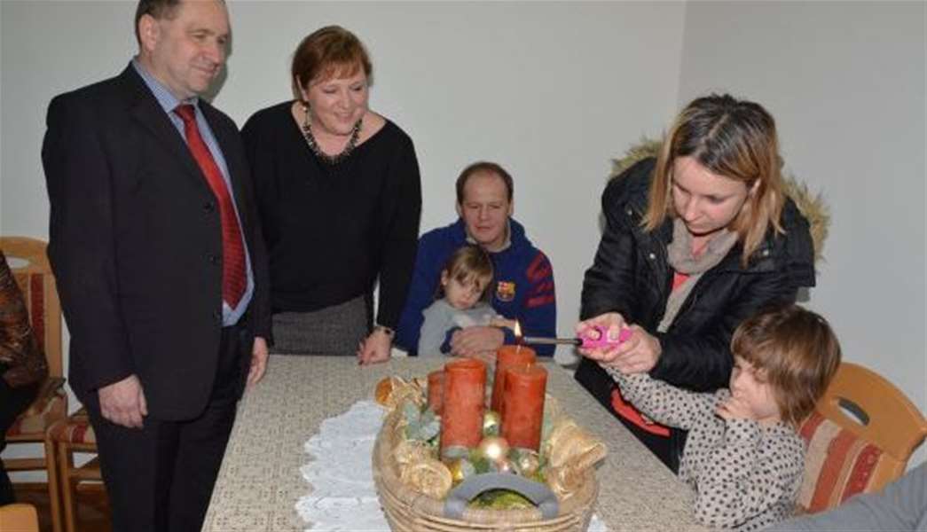 ADVENTSKA SVIJEĆA ŽUPANIJSKA izrezano.jpg