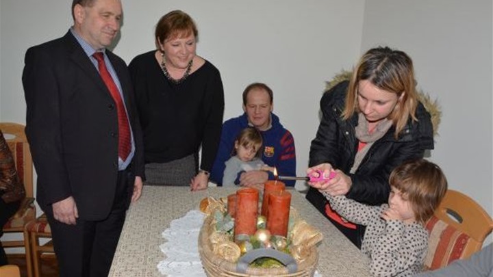 ADVENTSKA SVIJEĆA ŽUPANIJSKA izrezano.jpg