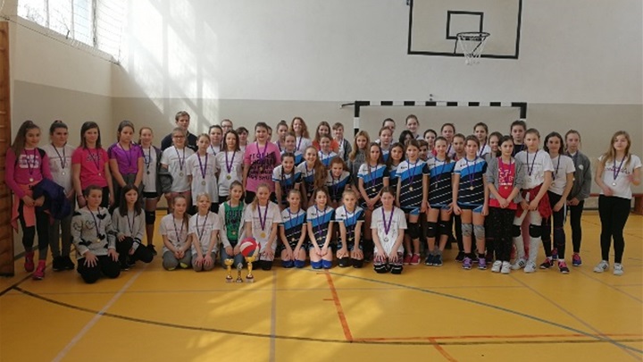 SPORT 20.2_ODBOJKA POBJEDA ZA TOPLICE 2 Ozbiljna grupna-2.jpg