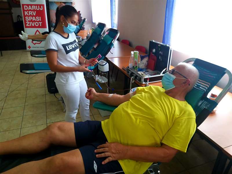 Petar Bedeniković - 100. dobrovoljno darivanje krvi, 16.08.2021..jpg