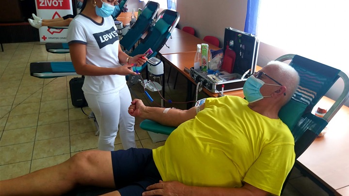 Petar Bedeniković - 100. dobrovoljno darivanje krvi, 16.08.2021..jpg