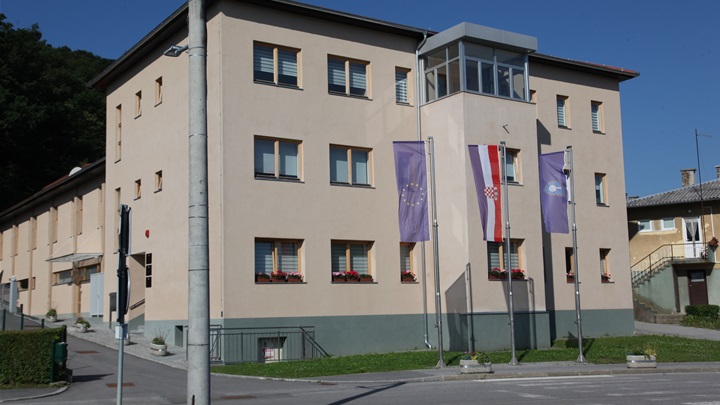 Hum na Sutli - zgrada općine