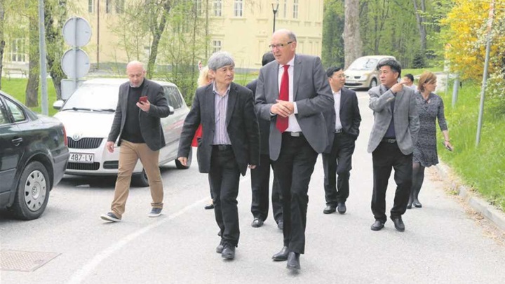 kinezi u zaboku smanjeno 23.jpg