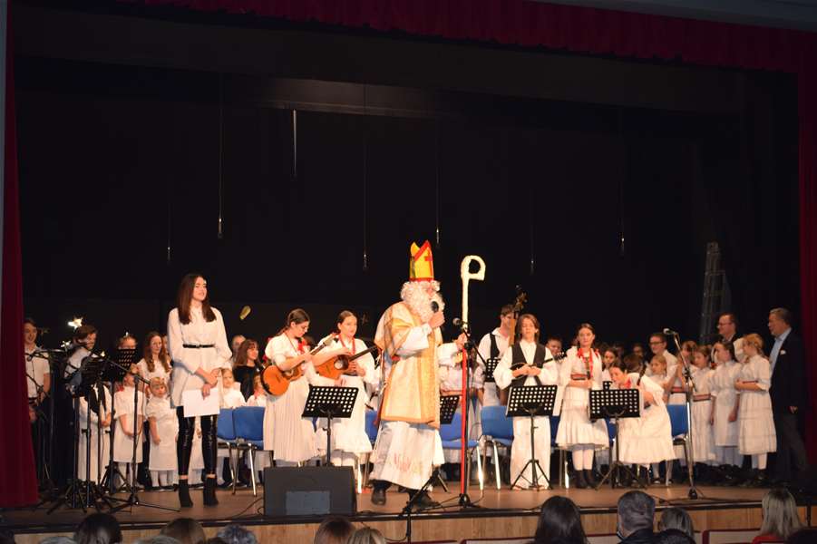 KUD ''Lovro Ježek'' održao koncert ''Mali, srednji veliki''15.JPG