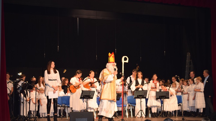 KUD ''Lovro Ježek'' održao koncert ''Mali, srednji veliki''15.JPG