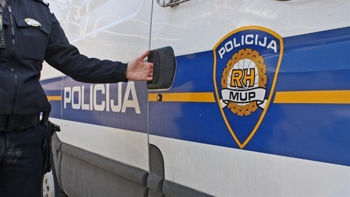 policajac i vozilo