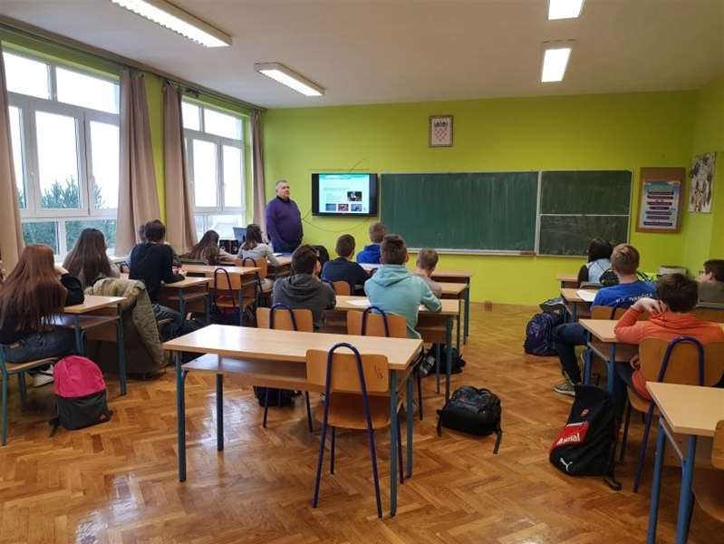 policija predavanje alkohol.jpg