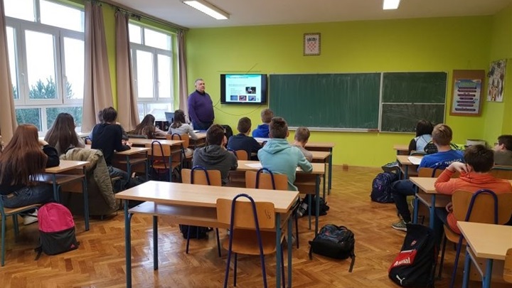 policija predavanje alkohol.jpg