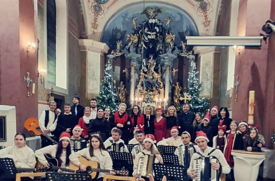 Božić u crkvi 022 (1).jpg