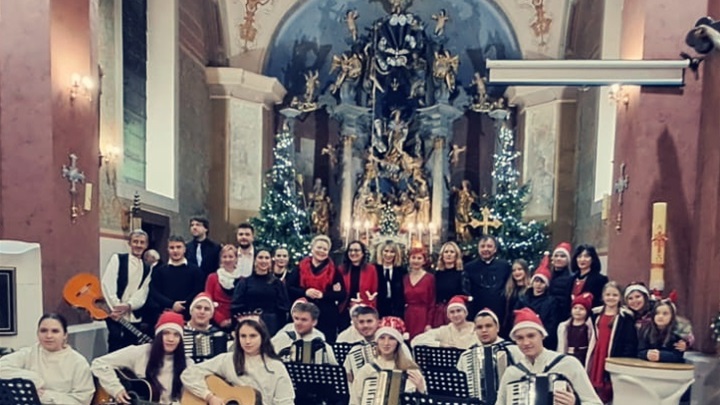 Božić u crkvi 022 (1).jpg