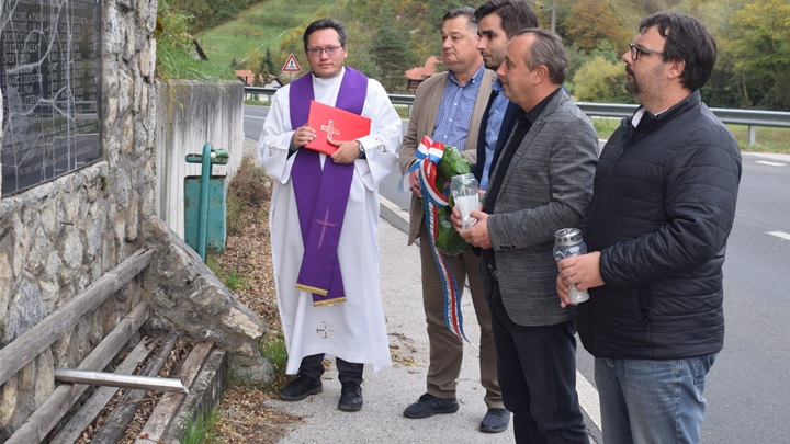 Počast nedužnim žrtvama iz Drugog svjetskog rata u naselju Laz Bistrički 1.JPG