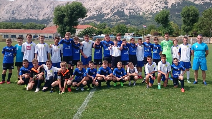 pioniri mladoti na krku.JPG