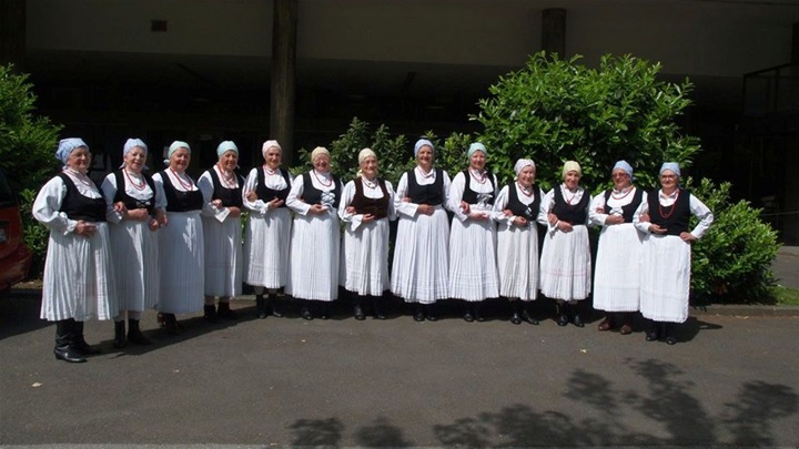 Ženski pjevački zbor KUD-a Kustošija.jpg