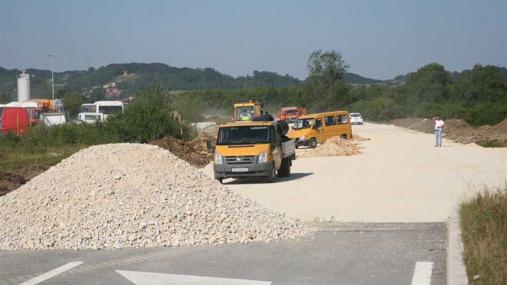 U tijeku je druga faza radova izgradnje paralelne prometnice sa spojem preko rijeke Krapine na državnu cestu DC1