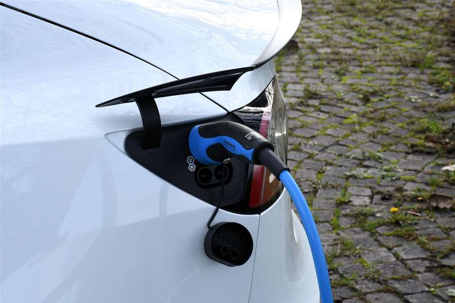 punjenje električnog automobila.jpg