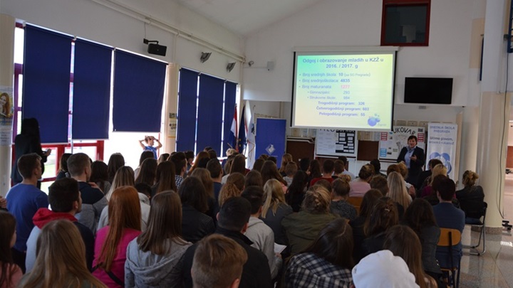 susret zupanije i ucenika pregrada.JPG