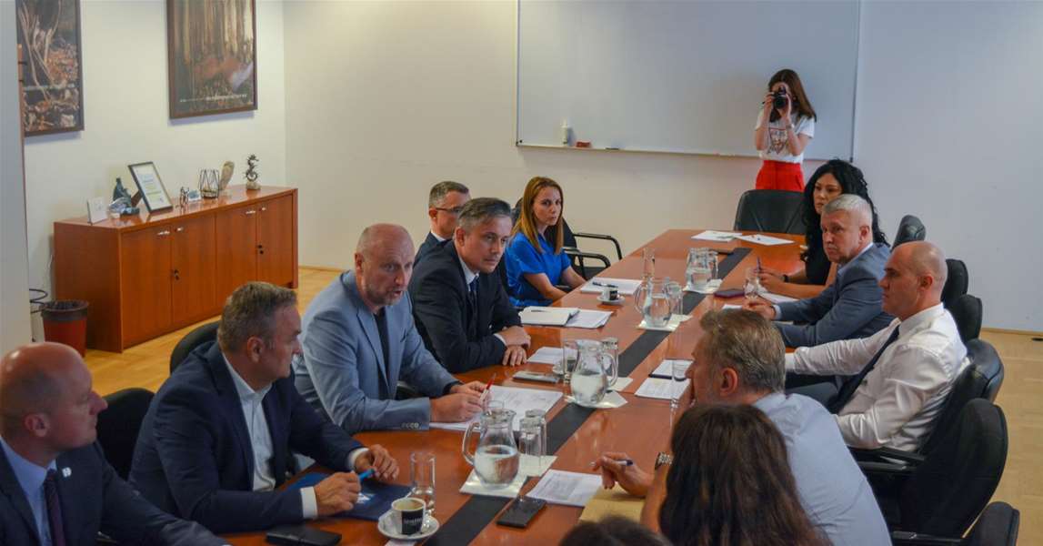 KZZ-obrana-od-tuce-sastanak-ministarstvo-poljoprivrede_web-Copy.jpg