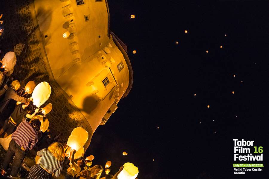 fotka Lampioni za završetak festivala-2.jpg