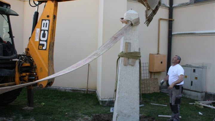 spomen ploča krapina.JPG