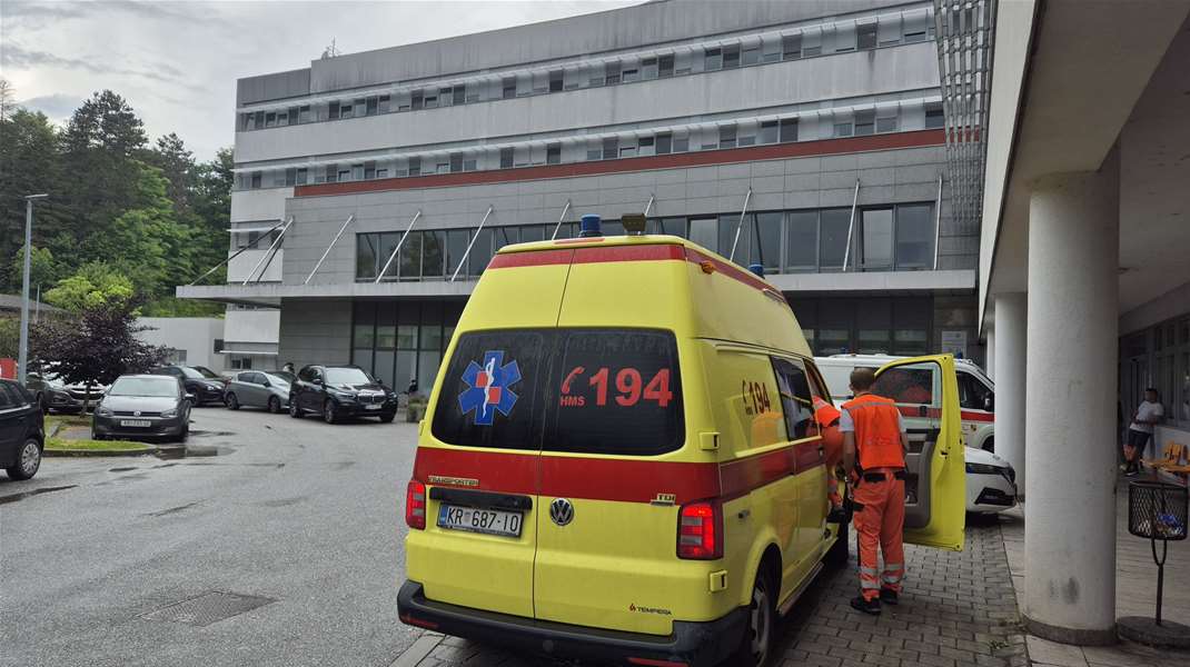 nesreća hitna policija ob zabok (2).jpg
