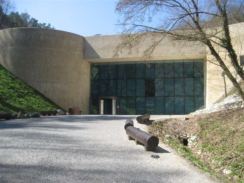 Nendertal_Museum_Krapina1.jpg