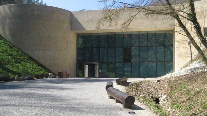 Nendertal_Museum_Krapina1.jpg