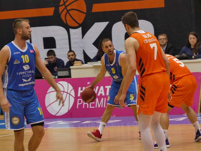 SPORT 6.11._KOŠARKA Aljoša Šarac i Antonio Črnjević.jpg