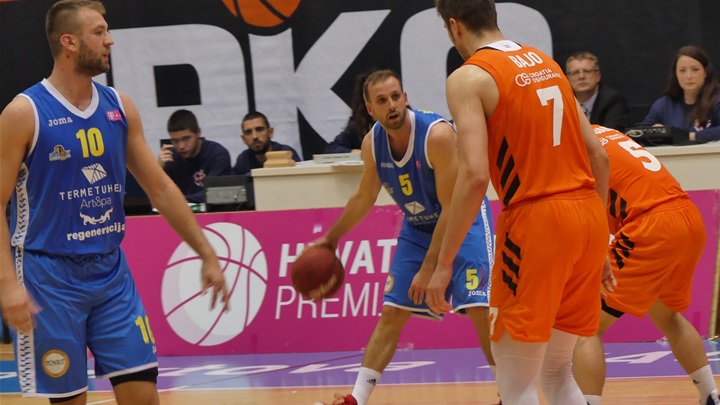 SPORT 6.11._KOŠARKA Aljoša Šarac i Antonio Črnjević.jpg