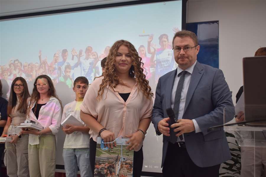 Od škole se oprostili bistrički osmaši05.JPG