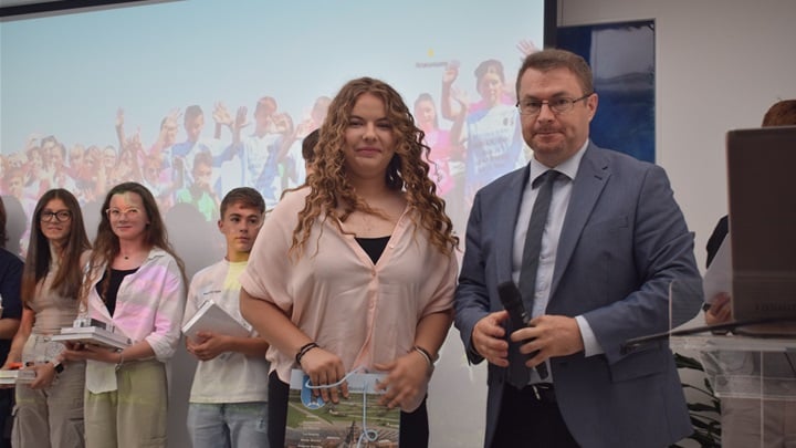 Od škole se oprostili bistrički osmaši05.JPG