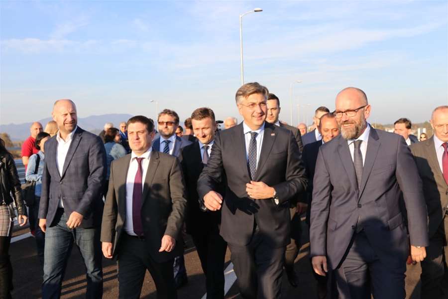 prvi red otvorenje hodaju.JPG