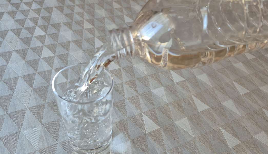 Voda flaširana voda u boci mineralna