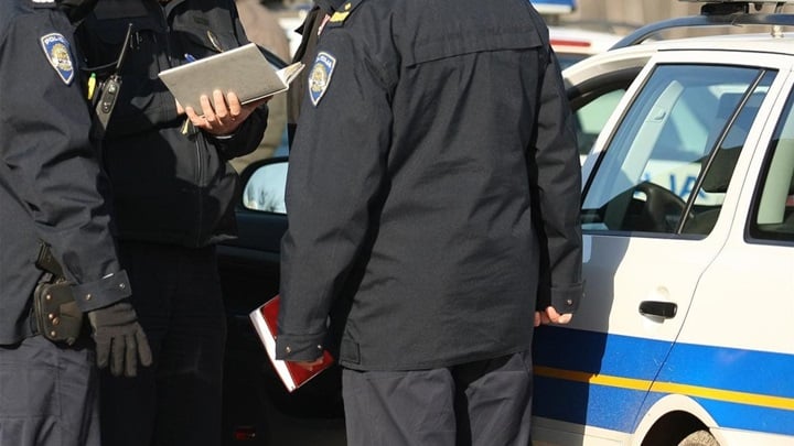 policija