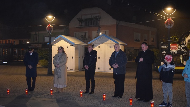 Paljenje lampaša za Vukovar MB 24 08.JPG