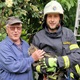Sedam pregradskih vatrogasaca spasilo mačku s drveta. Bila je gore dva dana