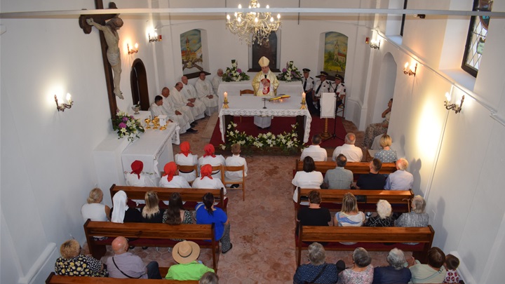 Misom i proštenjem svečano otvorena obnovljena kapela Marije Magdalene u Humu Bistričkom9.JPG
