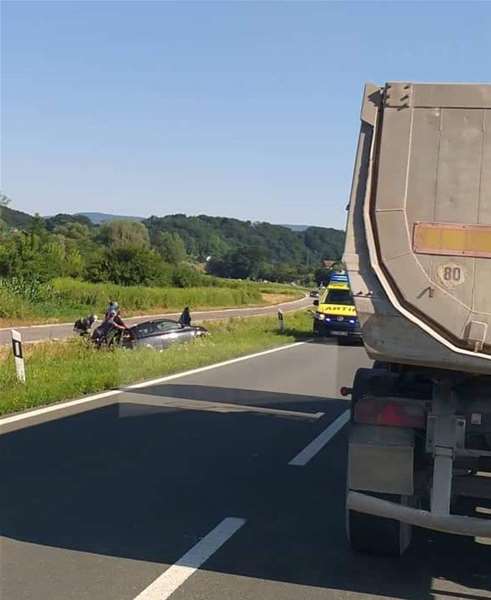 Foto: Policija zaustavlja KZŽ