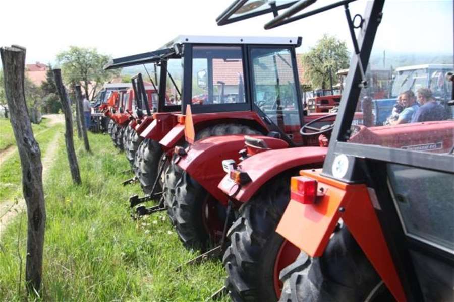 traktor ilustracija sa strugače.jpg