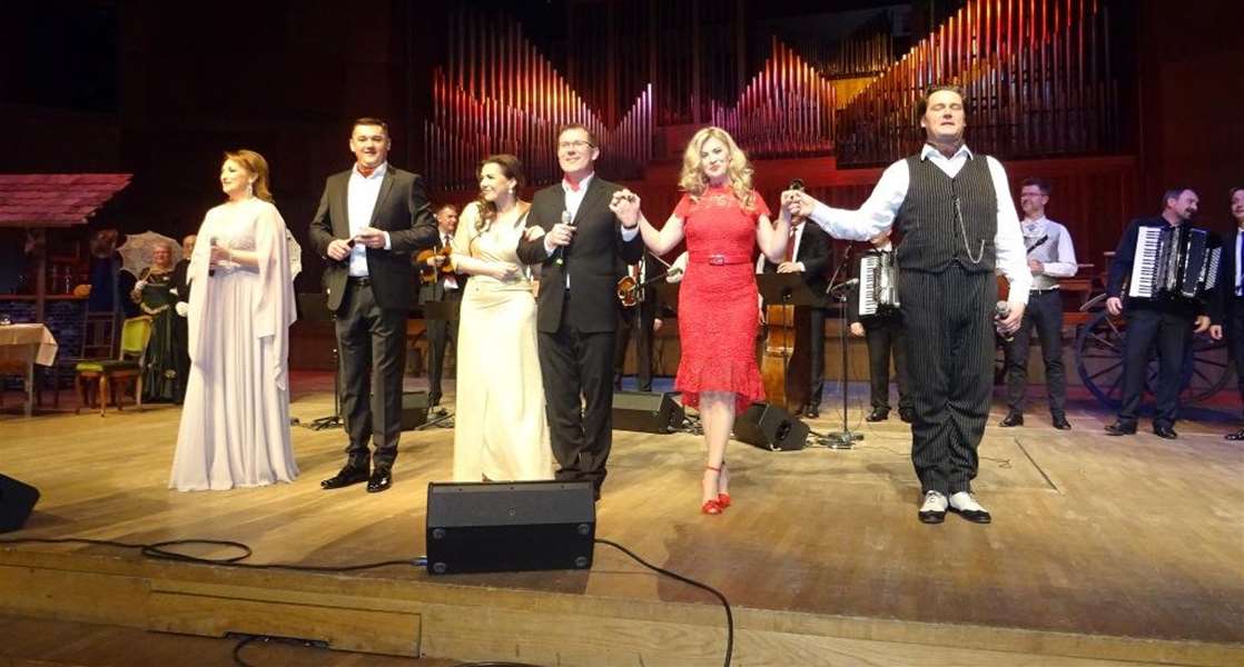 Izvođači starogradskih pjesama (1).jpg