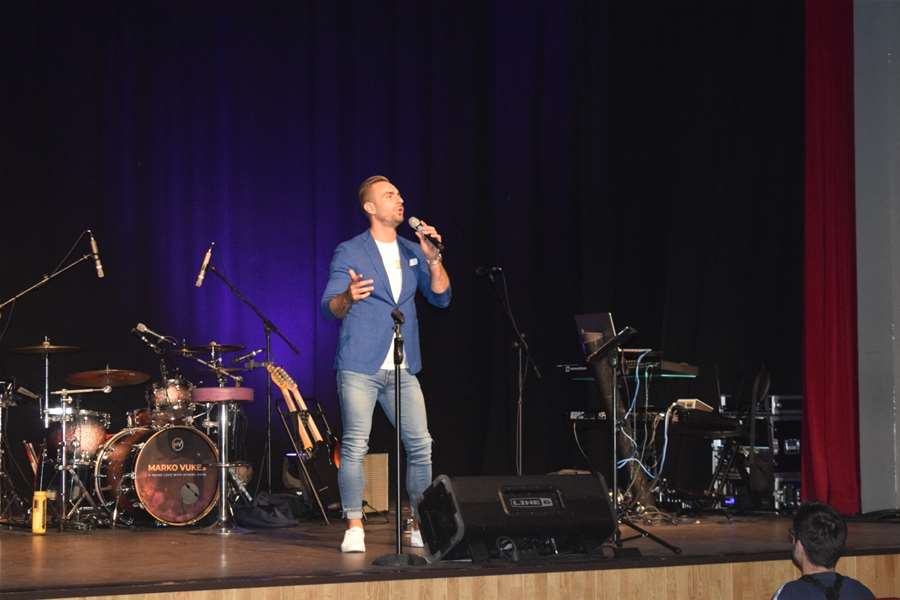 Koncertom i predstavom prikupljali sredstva za sudjelovanje na festivalu u Leskovcu3.JPG