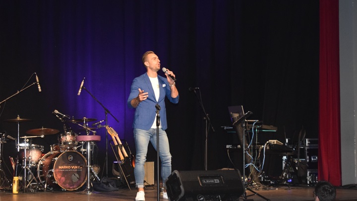 Koncertom i predstavom prikupljali sredstva za sudjelovanje na festivalu u Leskovcu3.JPG