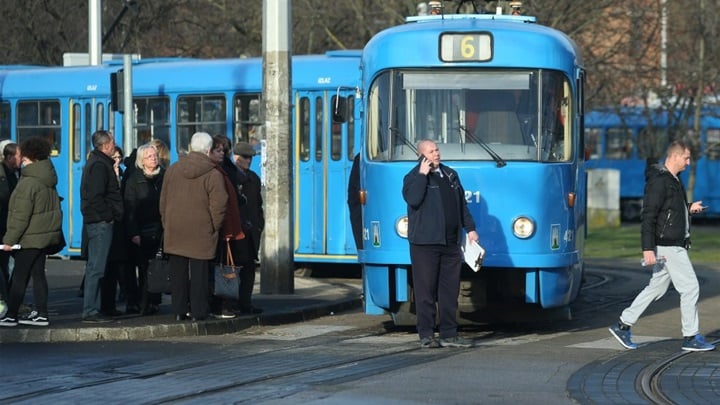 tramvaj-policija-pixseel